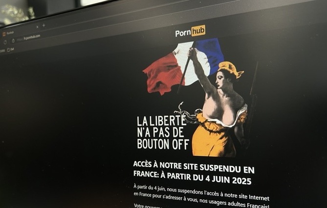 Accès aux sites pornographiques : le Conseil d’État refuse de transmettre une QPC sur les modalités de contrôle de l’âge